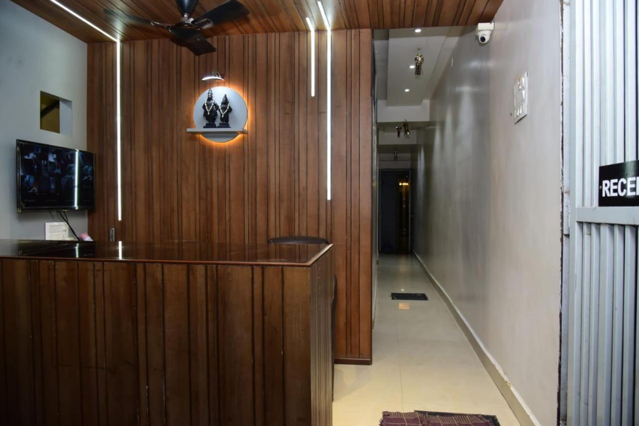 Nivant Lodge Солапур Екстериор снимка